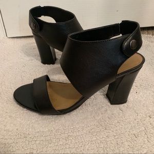 🎉2 for $10 Franco Sarto leather ankle strap heels